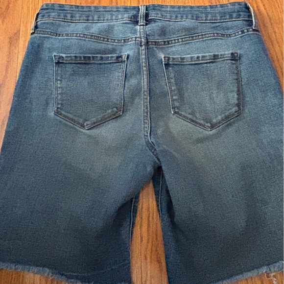 PAISLEY POCKETS * UNIQUE OLD NAVY DENIM DISTRESSED SHORTS * PATCHES * NO HOLES - Picture 11 of 11